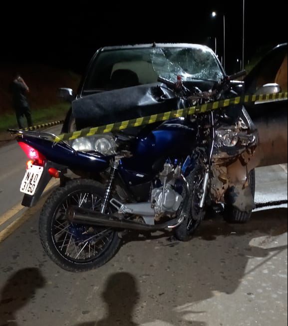 Motociclista morre atingido por carro que fez ultrapassagem proibida em rodovia no interior de RR