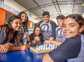 Escola municipal de Boa Vista recebe materiais para prática de xadrez