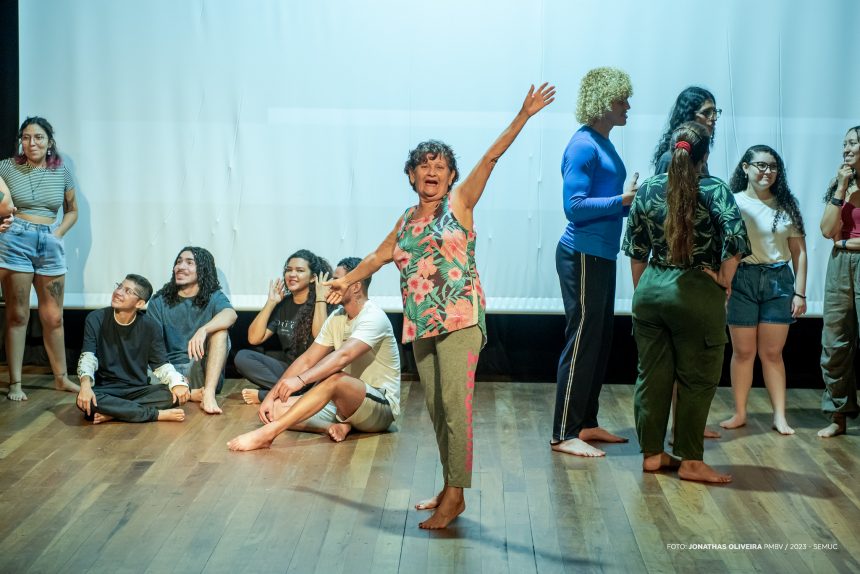 Curso de teatro da Prefeitura prepara atores de diversas idades em Boa Vista