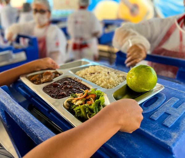 Projeto Sumaúma: mais de meio milhão de refeições foram distribuídas para pessoas em situação de vulnerabilidade social em Boa Vista