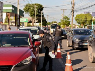 Agosto Lilás: Blitz educativa reforça campanha de combate à violência contra a mulher em Boa Vista
