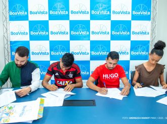 Jovens assinam contrato com a AME e recebem microcrédito de R$ 3 mil para impulsionar empreendimentos