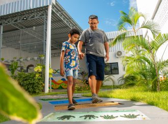 Pais de crianças autistas celebram evolução de filhos acompanhados por profissionais da rede municipal