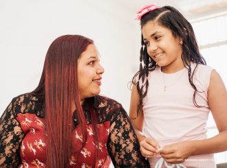 Programa Viver Sem Limites: “minha filha chorou ao ouvir pela primeira vez”, diz mãe de criança beneficiada com aparelho auditivo