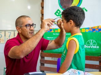 Projeto Bem-Te-Vi’: Arthur Henrique entrega óculos de grau para crianças em Boa Vista