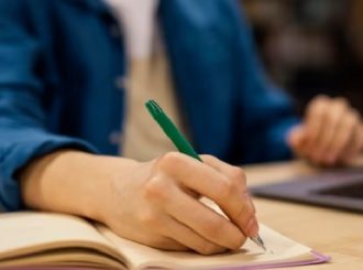 ONGs ofertam cursos gratuitos de capacitação para jovens em todo o país