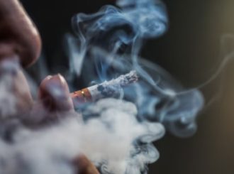 Medidas contra o tabaco protegem 71% da população mundial, diz OMS