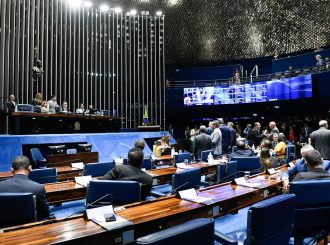 Senado aprova MP que aumenta salário mínimo e amplia isenção do IR