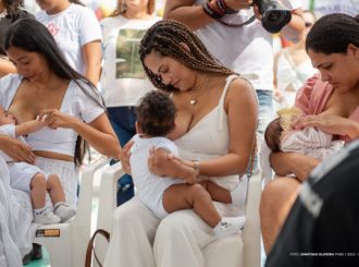 ‘Agosto Dourado’: mães se reúnem no Parque do Rio Branco em ato que reforça a importância do aleitamento materno