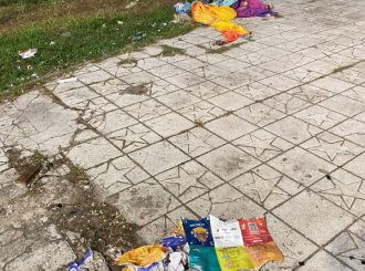 Uma semana após arraial, Parque Anauá continua com sujeira da festa