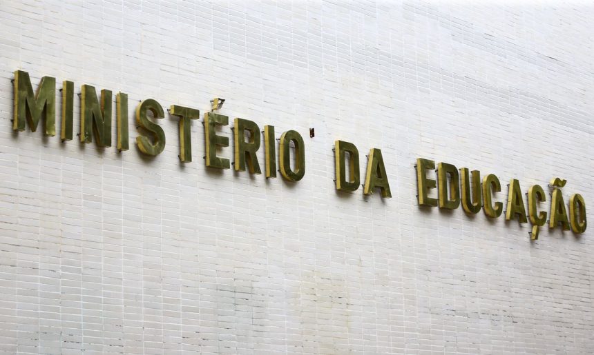 Ensino superior: 6 em cada 10 participantes do Enem têm chances de cursar faculdade, aponta Mec