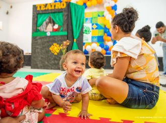 Semana do bebê: teatro baby estimula o desenvolvimento cognitivo e o ‘faz de conta’