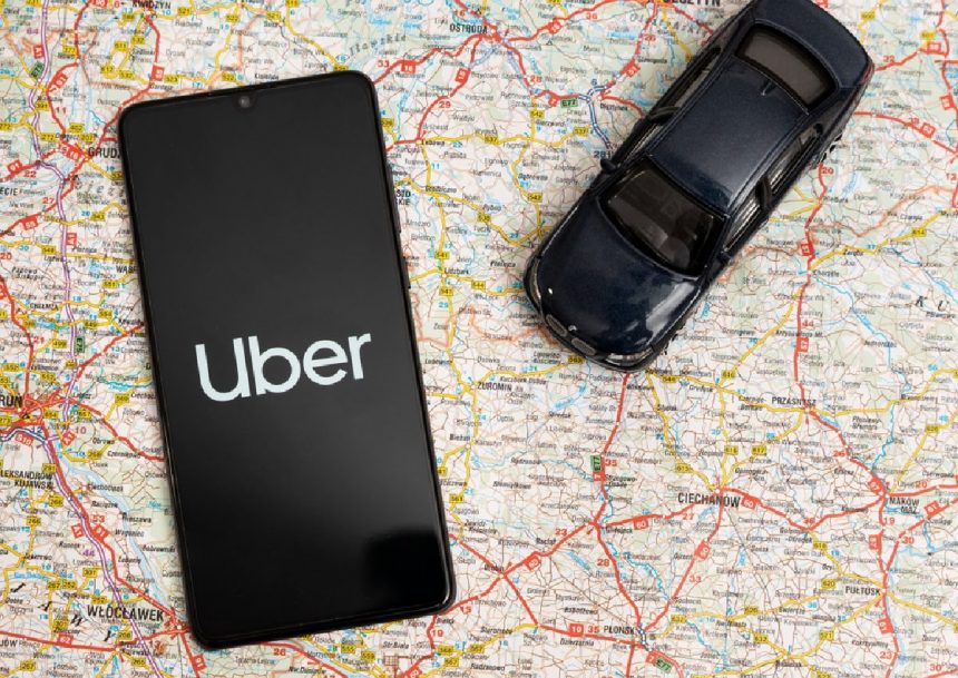 Justiça do Trabalho decide que Uber deverá registrar motoristas