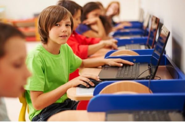 ‘Escolas Conectadas’: Governo Federal vai levar internet a mais de 570 unidades de ensino em Roraima
