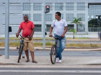 Prefeitura instala semáforo sonoro para auxiliar travessia de pedestres em Boa Vista