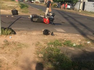 Motoboy morre após colisão com carro em cruzamento no Jardim Floresta
