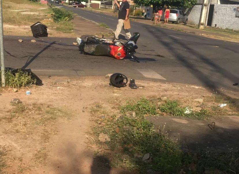 Motoboy morre após colisão com carro em cruzamento no Jardim Floresta