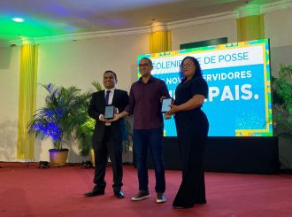 Prefeito Arthur Henrique empossa mais de 250 novos cuidadores