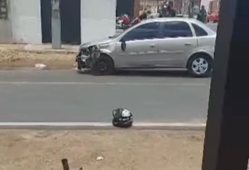 Mototaxista fica ferido após batida frontal com carro no bairro Sílvio Botelho