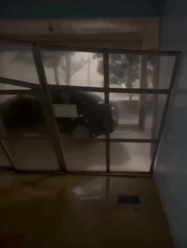 Chuva e vento forte causam danos em casas, ruas e hospital de São Luiz; veja vídeo