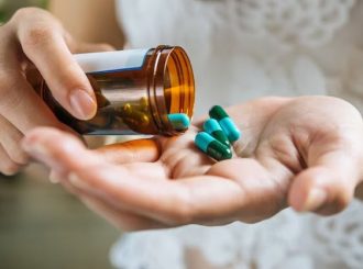 Uso incorreto de antibióticos pode gerar bactérias resistentes à medicação, aponta Ministério da Saúde