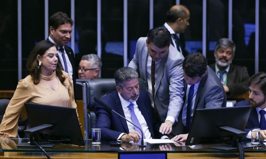 Câmara dos deputados conclui votação do projeto que altera regras eleitorais