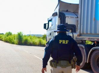 PRF: caminhoneiro apresenta documento falso à polícia e acaba preso na BR-174