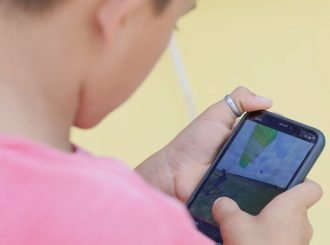 Governo Federal abre consulta sobre uso de dispositivos digitais por crianças