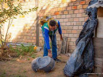 Moradores do Pedra Pintada recebem mutirão de combate ao mosquito da dengue