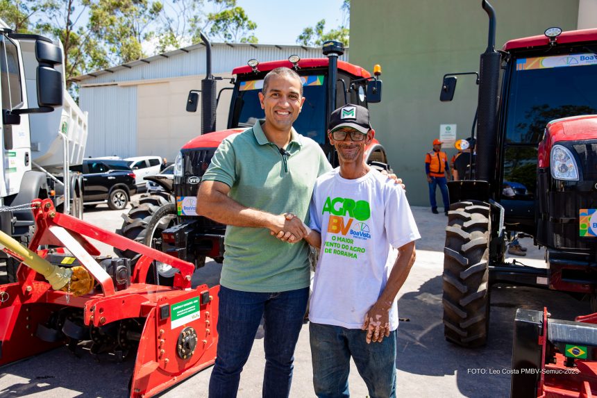 Prefeito Arthur Henrique entrega maquinários e implementos para agricultores familiares de Boa Vista