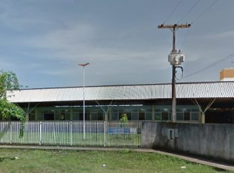 Mãe de aluno denuncia agressão de policial em escola militarizada de Rorainópolis