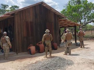 Polícia Civil faz ação para realizar perícia criminal e prende duas pessoas com armas, munições e dinheiro no interior de RR