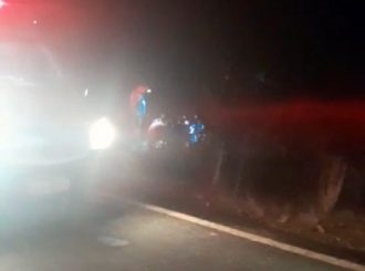 Acidente entre van e carro deixa quatro mortos na BR-174