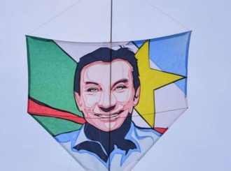 Ministério Público deve investigar se governador entregou pipas com seu rosto impresso