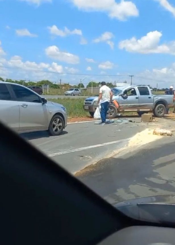 Motorista invade pista e causa acidente com capotamento na BR-401, no Cantá