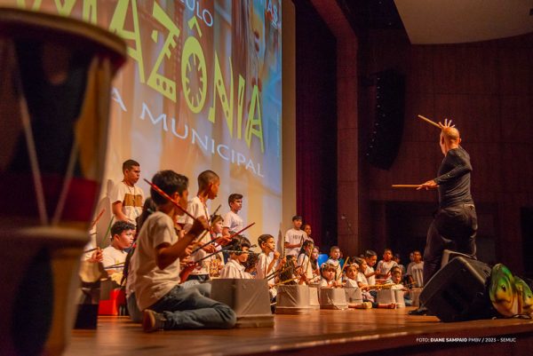 Espetáculo ‘Especial Amazônia’, exalta sonoridade e diversidade cultural no Teatro Municipal