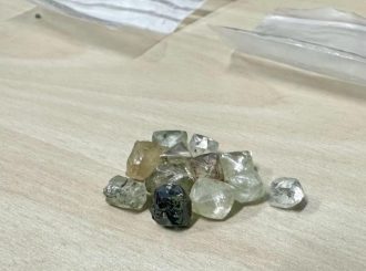 Homem é preso em Manaus com quase R$ 1 milhão em diamantes extraídos da Serra do Tepequém