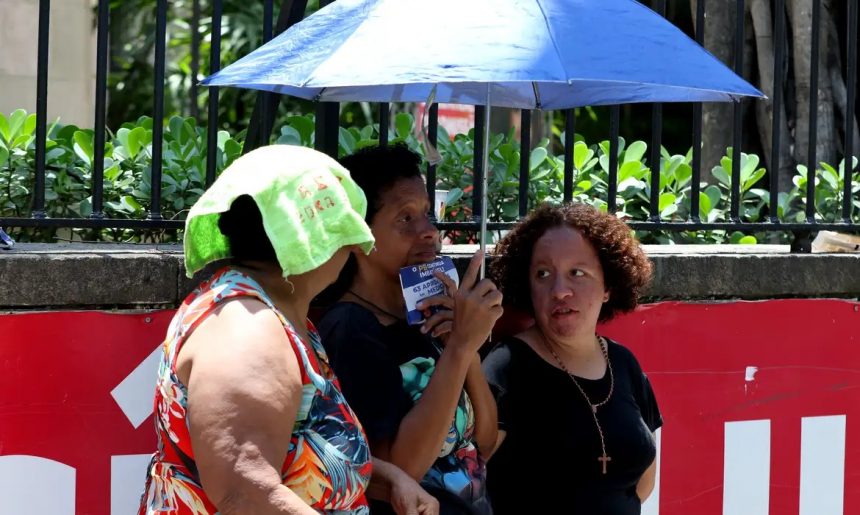 Ausência de nuvens fortalece onda de calor; entenda