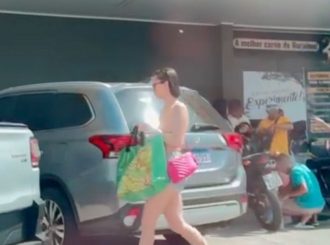Vídeo mostra esposa do secretário de Justiça de RR usando carro oficial para ir ao supermercado no fim de semana