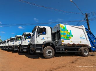 Prefeitura de Boa renova frota de caminhões coletores de lixo
