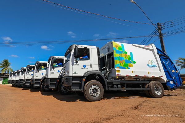 Prefeitura de Boa renova frota de caminhões coletores de lixo