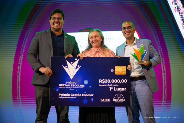‘Oscar da Educação’: prefeito Arthur Henrique entrega prêmio para 15 escolas referências em 2023 por práticas inovadoras