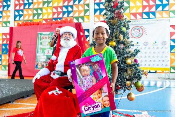 Campanha Papai Noel dos Correios: alunos do campo da rede municipal de Boa Vista recebem presentes de Natal
