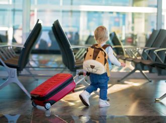 Vai viajar com crianças e adolescentes nas férias? Confira orientações da Defensoria Pública
