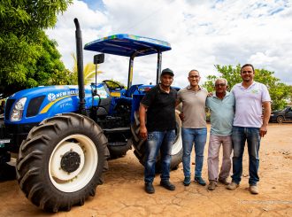 Arthur Henrique entrega maquinários para produtores e fortalece a agricultura do Novo Passarão