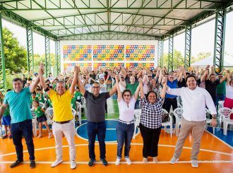 Prefeito Arthur Henrique entrega quadra poliesportiva em escola da região do Murupu