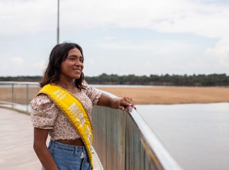 Trans venezuelana indígena da etnia Warao é eleita miss em Roraima após encontrar acolhimento no Brasil