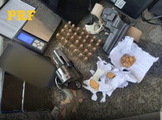 Homem é preso pela PRF com arma, munições e ouro extraído do garimpo ilegal durante fiscalização na BR-174