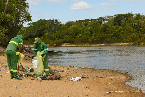 Mutirão de limpeza: 1,2 toneladas de lixo são retiradas de praias de Boa Vista