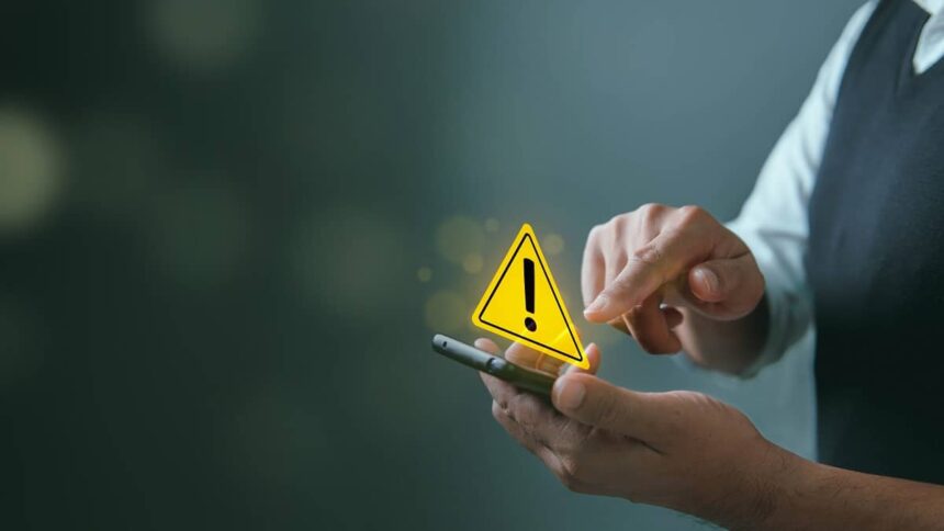 Conheça os principais golpes aplicados com o uso do celular e saiba como evitá-los